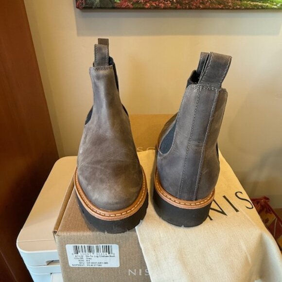 Nisolo Go To Chelsea Shoe Womens  8.5 Gray Leather Pull On Lug Sole Ankle Bootie - Picture 4 of 7